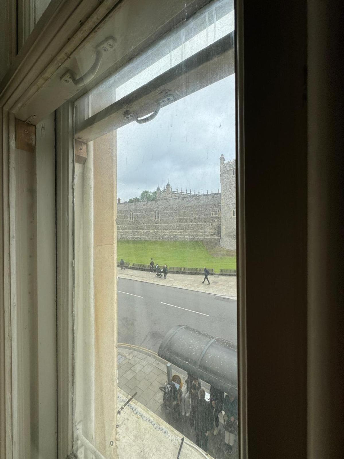 H & G Opposite Castle Отель